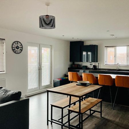 Spacious Newly Built Apartment Rhos On Sea, Colwyn Bay Ngoại thất bức ảnh